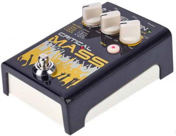 Effects processor  Tc-helicon Critical Mass