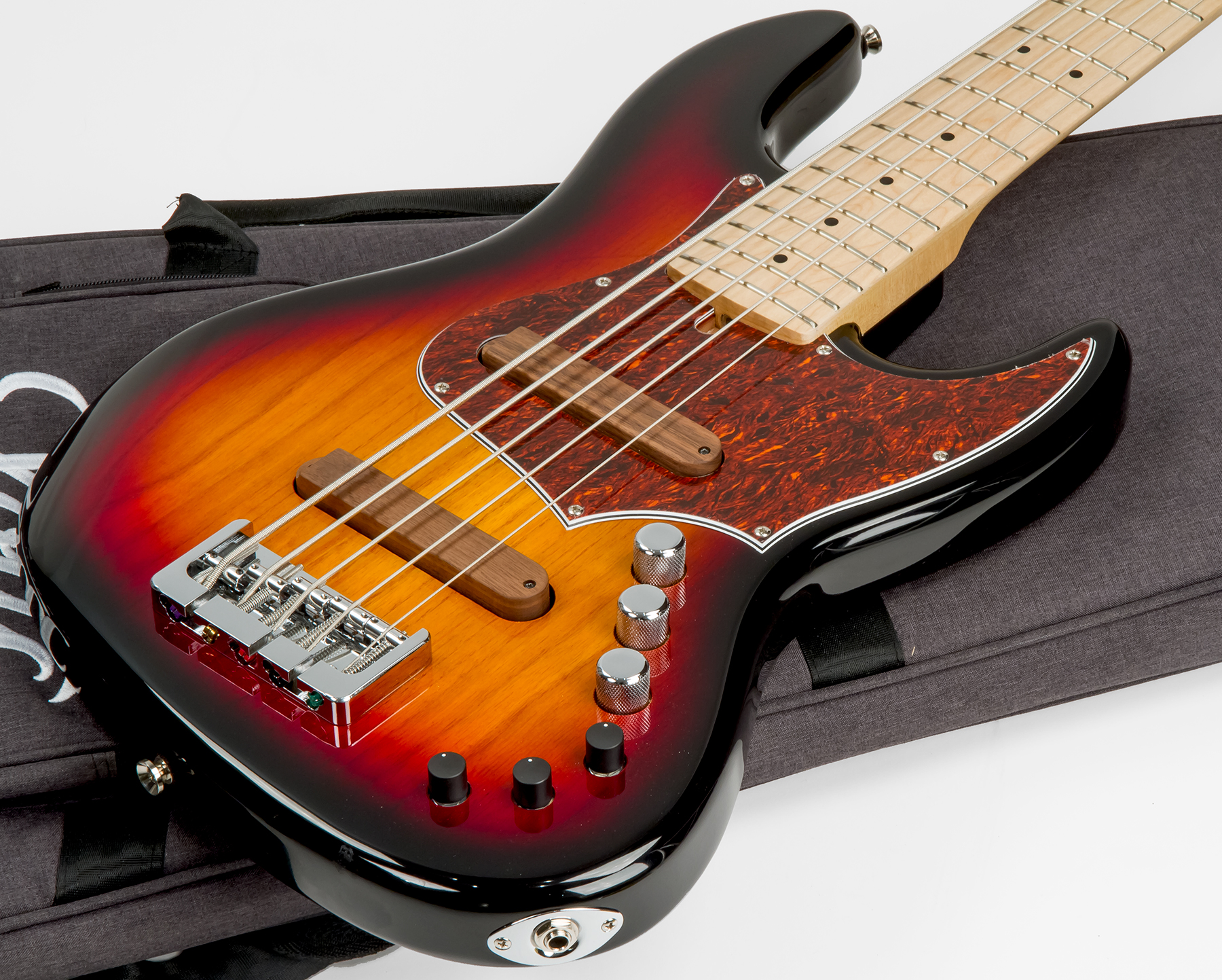 Xotic Xjpro-1 5-cordes Provintage Active/passive Mn - 3 Tone Burst - Solid body electric bass - Variation 1