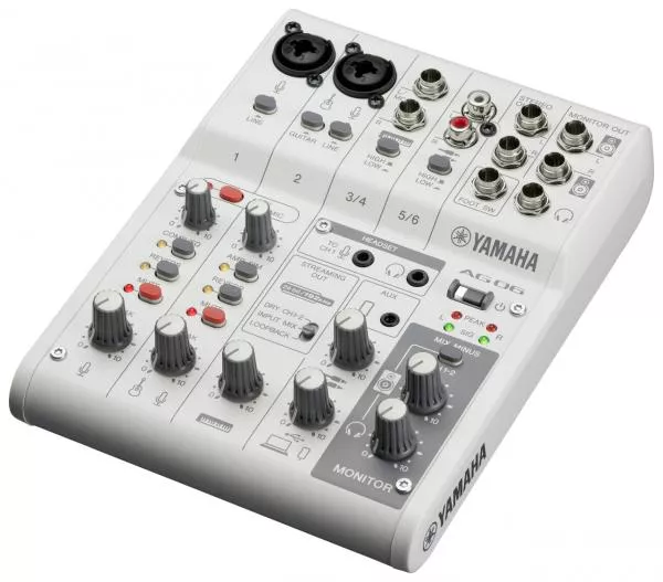 Analog mixing desk Yamaha Ag06 Mk2 WH